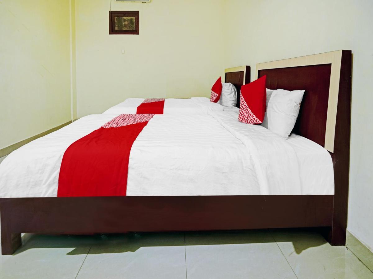 פראפאט Oyo 90331 Hotel Toba Shanda מראה חיצוני תמונה